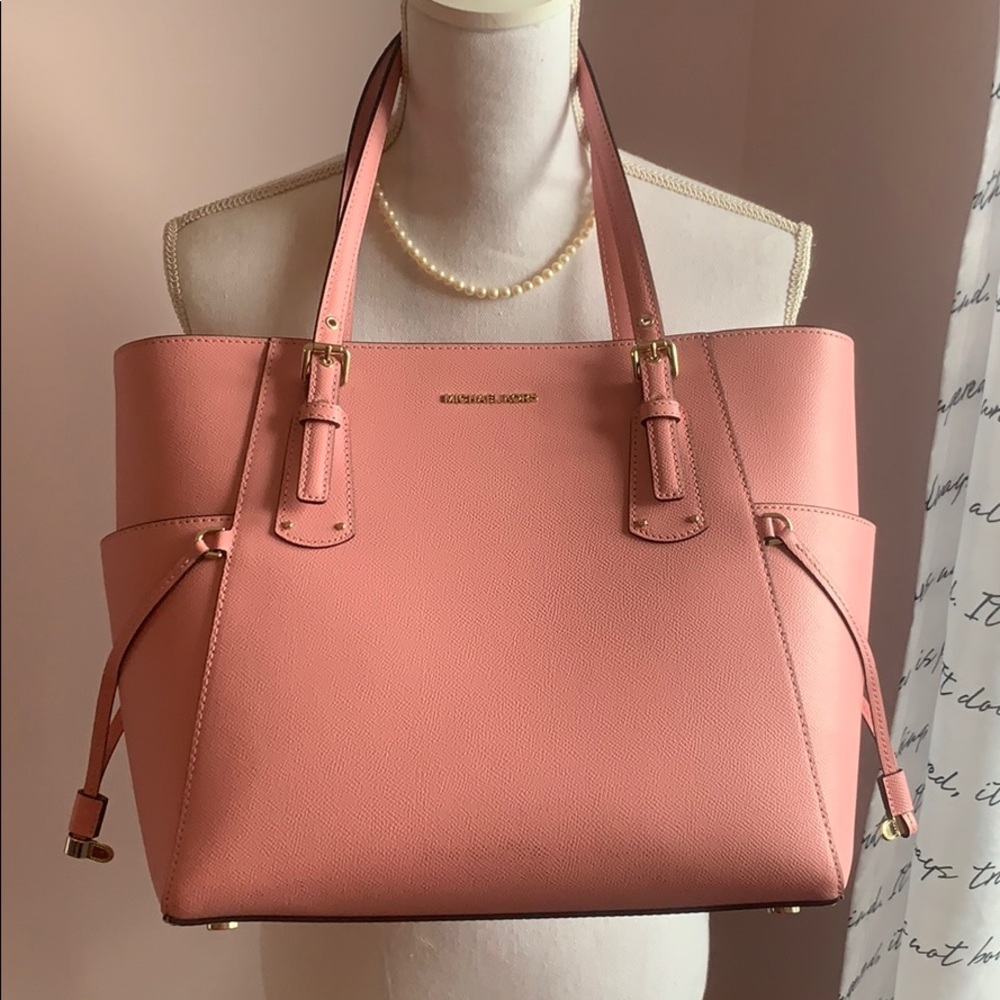 NWT Michael Kors VOYAGER EW Tote 👜 Carnation
